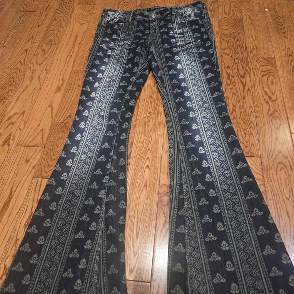 Patterned Flare Jeans